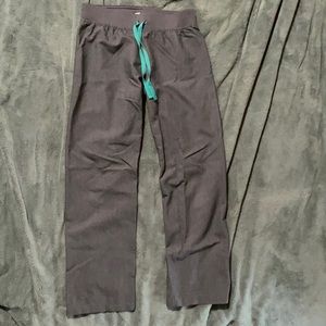 XS Petite Livingston Figs Scrubs Graphite